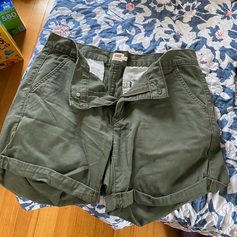 levis midi shorts